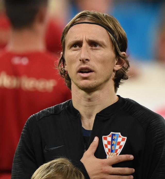 湖人16分逆转！老詹26+10历史第二，新援26+5立大功，东契奇36分13罚